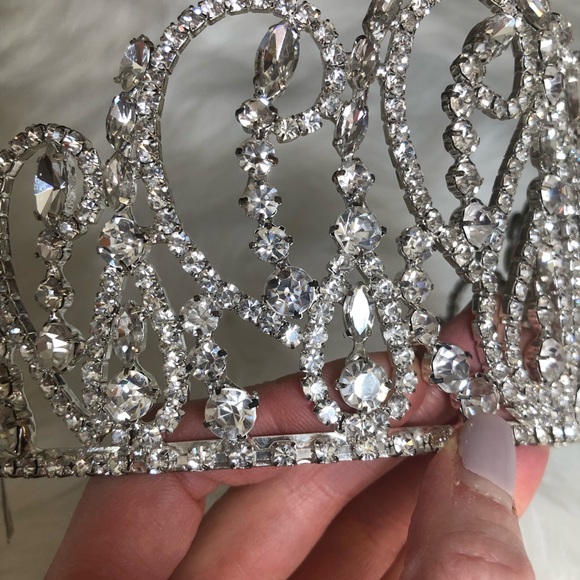 Silver rhinestone tiara/ pageant crown - Picture 3 of 3